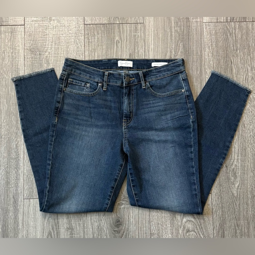 Jessica Simpson Women's  Dark Blue Skinny Jeans size 8/29 27” INSEAM 
(0165)